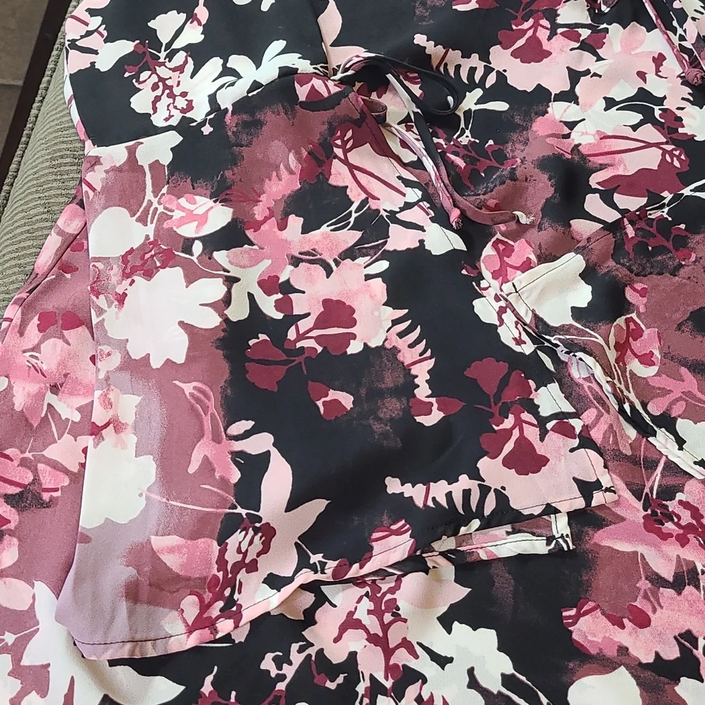 Quintessential Split Sleeve Blouse - Picture 13 of 14